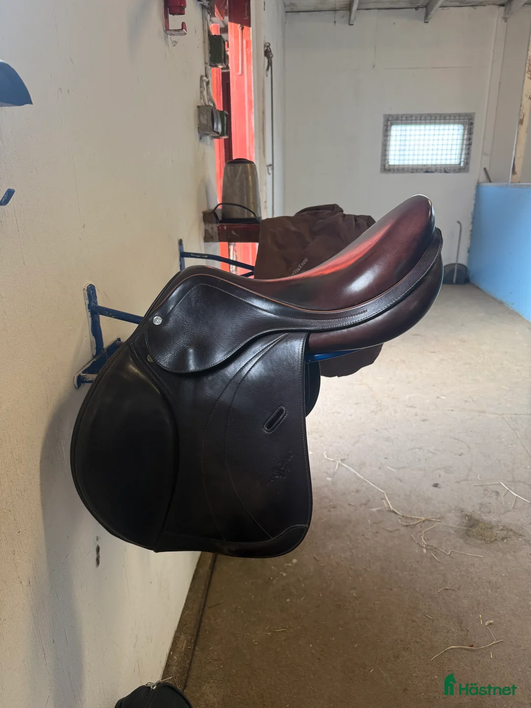 Sadlar hästutrustning till salu: Equipe Expression med kalvskinn - Annons 1