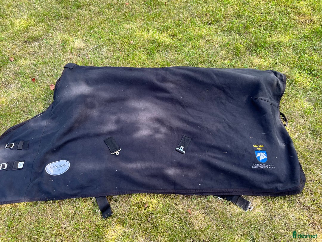 Täcken hästutrustning till salu: Täcken stl 125 & 135 i Vikingstad - Annons 3