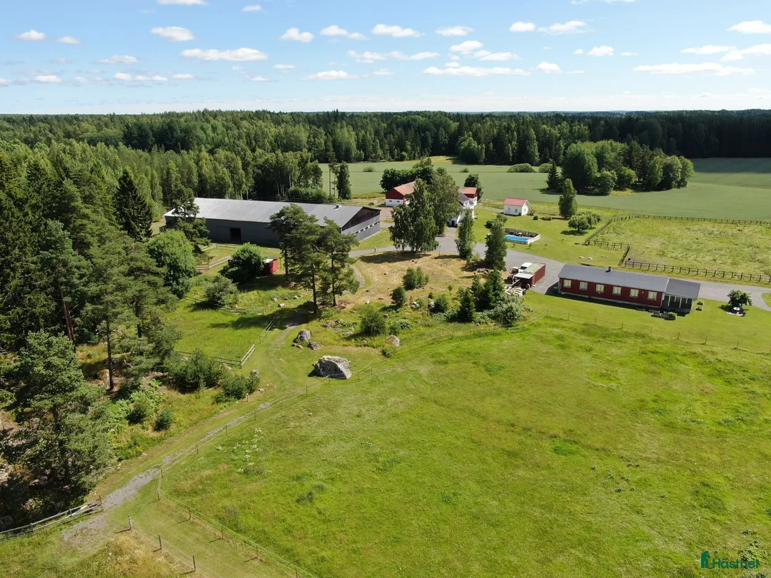  hästgårdar till salu: Hästgård till salu - Annons 1