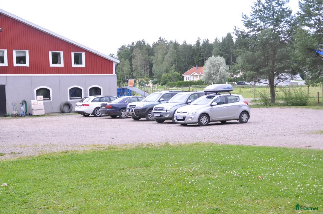  stallplats finnes: Boxplats m ridhus, två ridbanor och service Bålsta - Annons 14