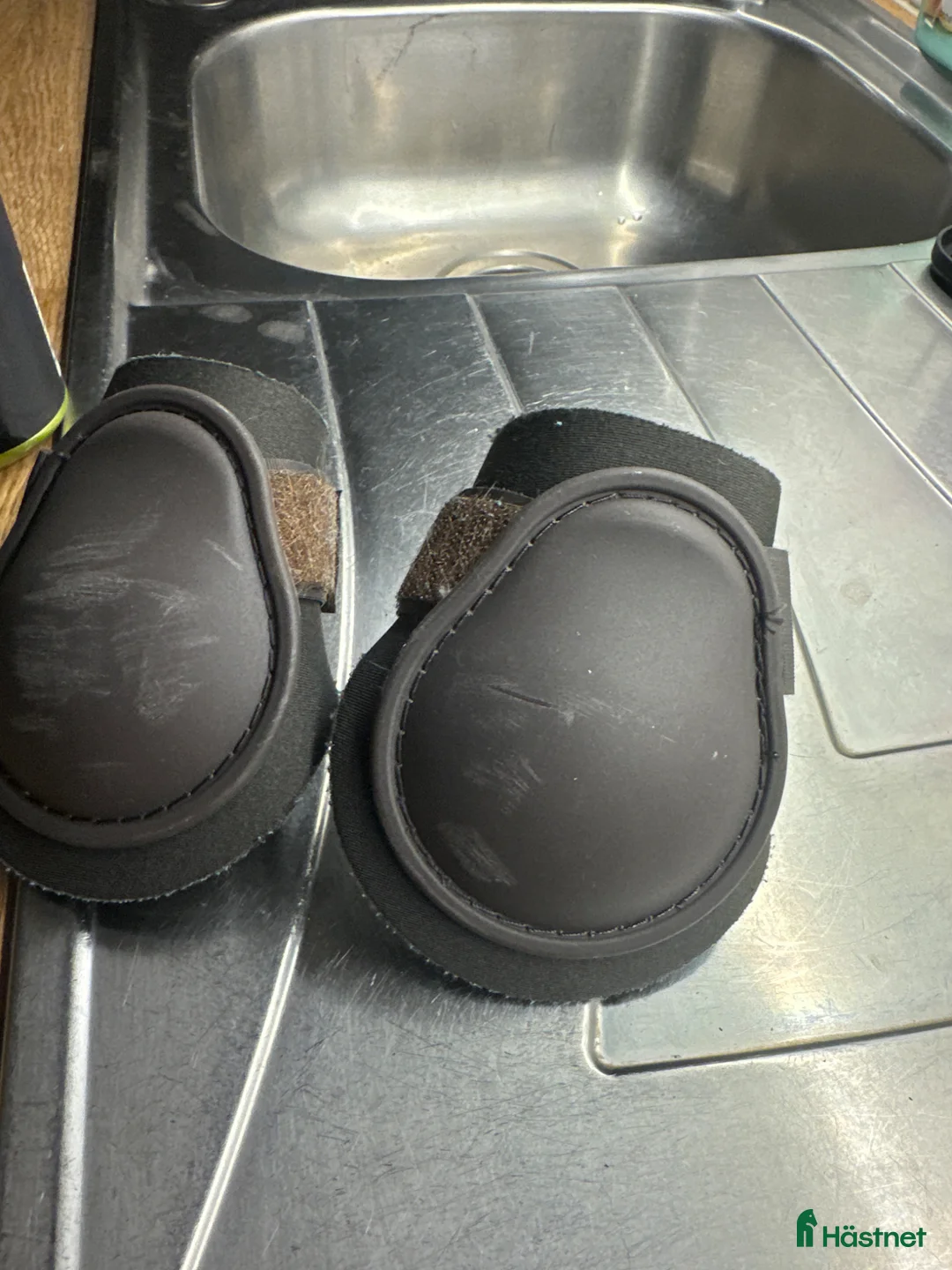 Benskydd hästutrustning till salu: Bruna Bakstrykkappor storlek:Shettis  - Annons 2