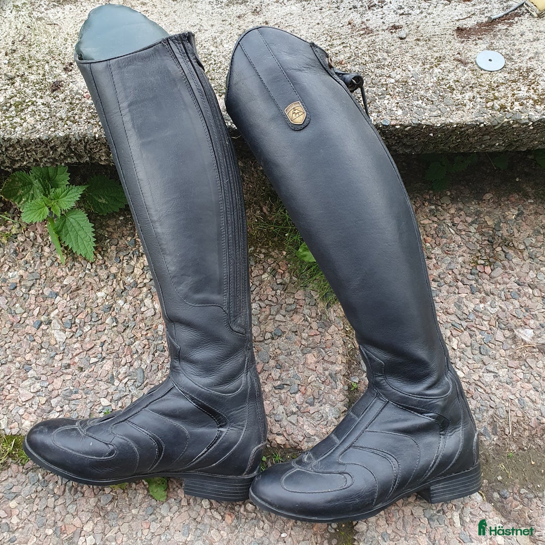 Ridstövlar ryttarutrustning till salu: Mountain horse ridstövlar i Arvika - Annons 1