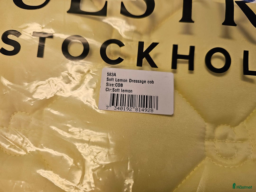 Schabrak & Vojlockar hästutrustning till salu: ES Soft lemon dressyr cob i Söråker - Annons 2