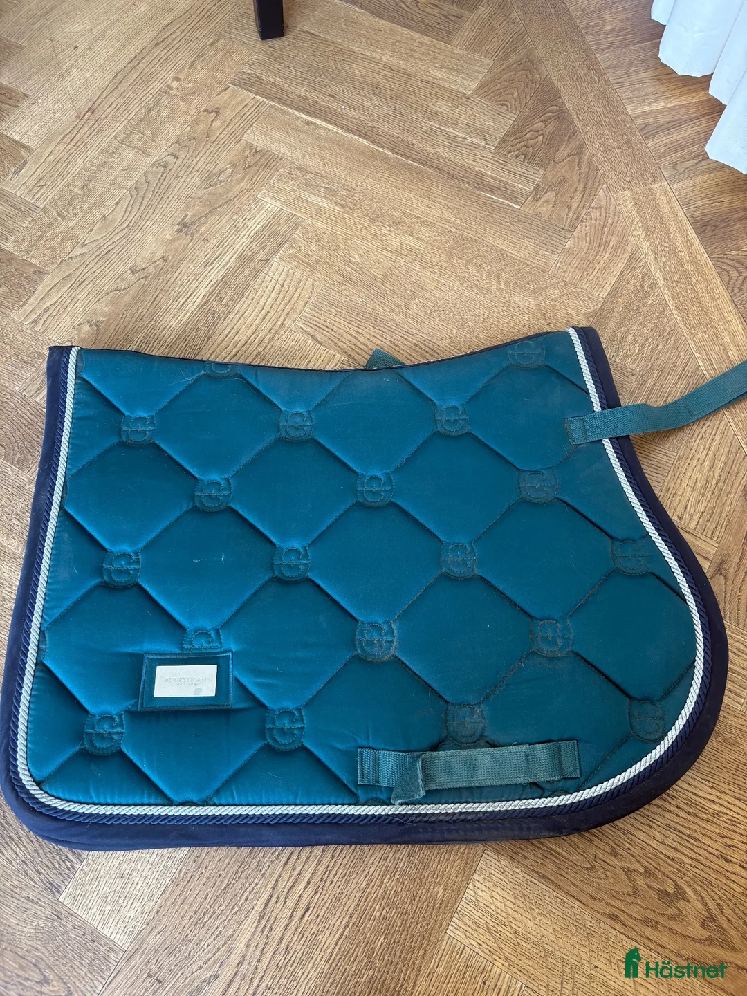 Schabrak & Vojlockar hästutrustning till salu: Equestrian Stockholm Emerald schabrak – hopp - Annons 3
