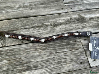 Träns hästutrustning till salu: Nytt pannaband med lappar kvar stl ponny i Söderköping - Annons 6