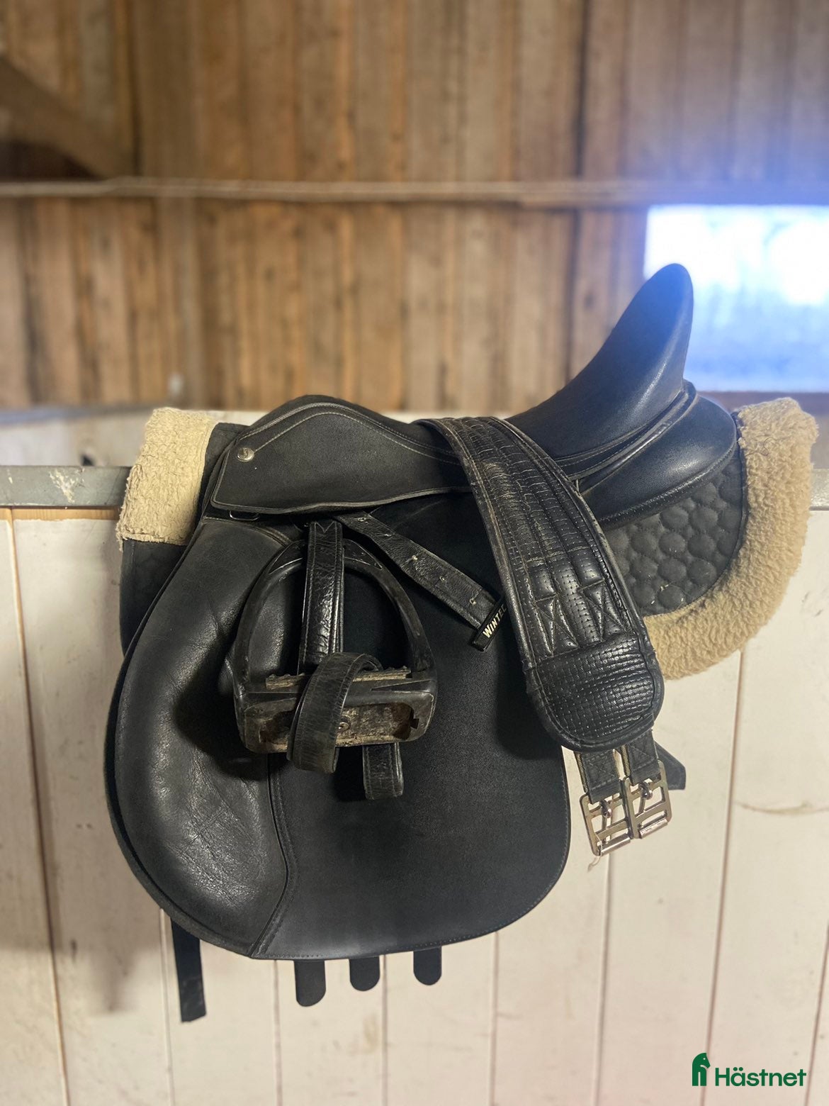 Sadlar hästutrustning Vintec sadel 17" - Annons 1