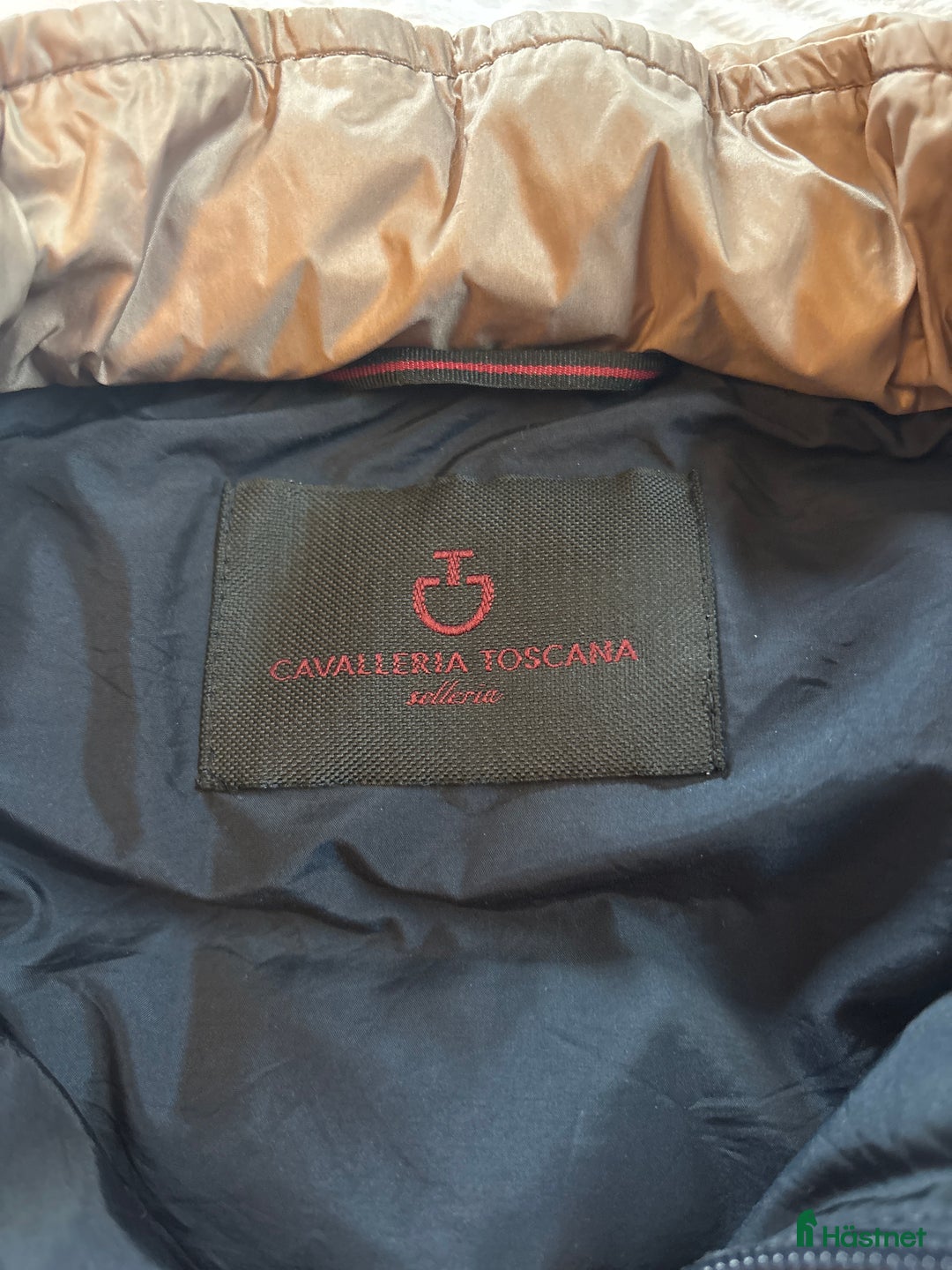 Jackor & Kavajer ryttarutrustning till salu: Dunväst från Cavalleria Toscana.  i Färjestaden - Annons 4