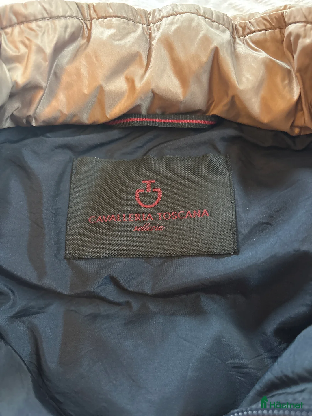 Jackor & Kavajer ryttarutrustning till salu: Dunväst från Cavalleria Toscana.  i Färjestaden - Annons 4