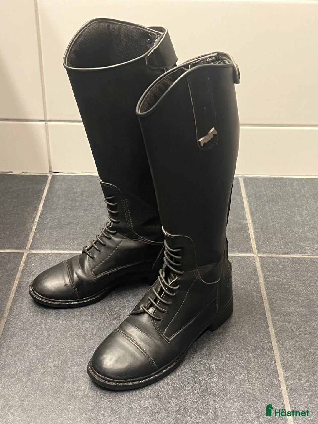 Ridstövlar ryttarutrustning till salu: Ridstövlar i stl 31 mycket fint skick i Sundborn - Annons 1
