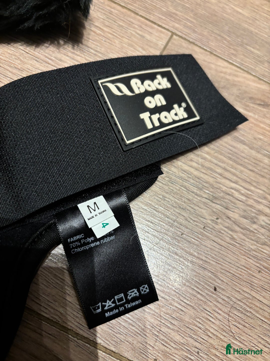 Benskydd hästutrustning till salu: Oanvända benskydd från Back on Track i Sollerön - Annons 3