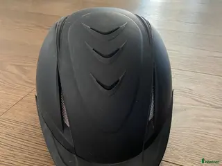 Hjälmar ryttarutrustning till salu: Ridhjälm i bra skick i Varberg - Annons 11