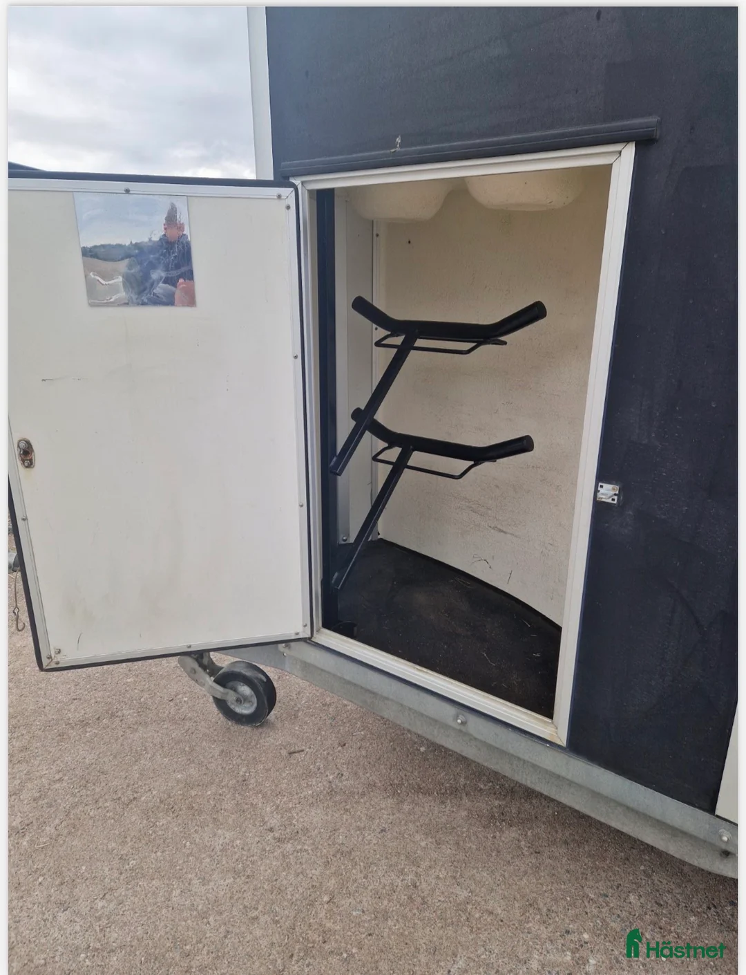 Hästtransporter  fordon & transport till salu: Cheval Sadelkammare, alugolv, B-körkort  - Annons 5