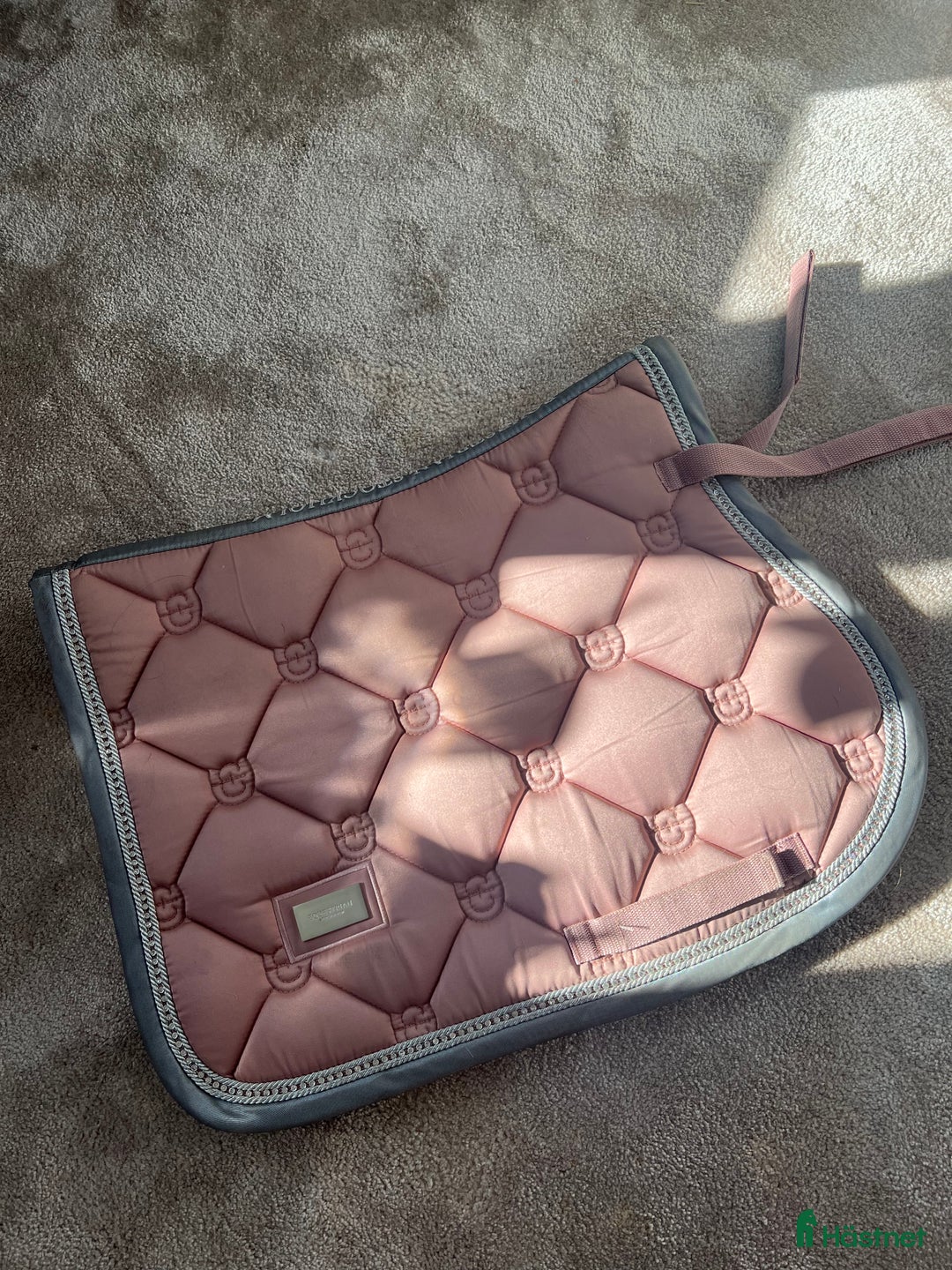 Schabrak & Vojlockar hästutrustning till salu: Rosa Es schabrak  i Storfors - Annons 1