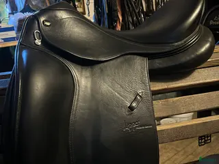 Sadlar hästutrustning till salu: Dressyrsadel - Annons 2