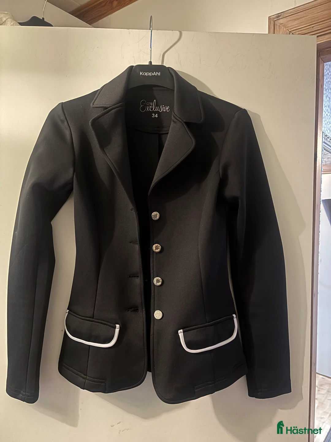 Jackor & Kavajer ryttarutrustning till salu: CRW Kavaj i Uddevalla - Annons 1