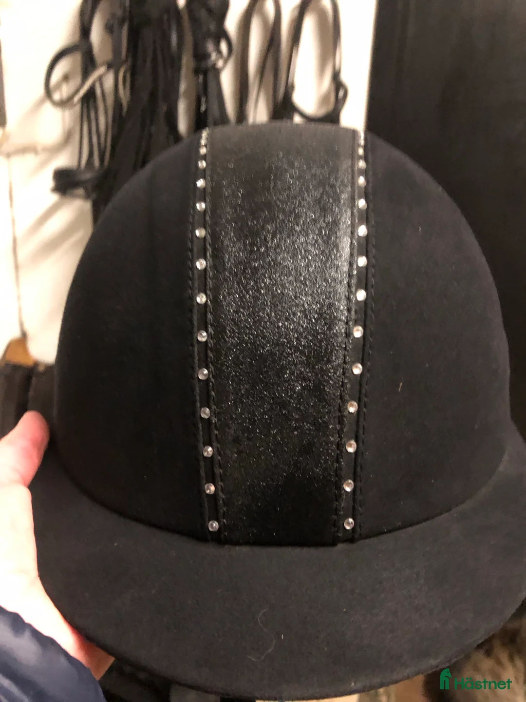 Hjälmar ryttarutrustning till salu: Perfekt ridskole hjälm! i Vreta Kloster - Annons 1