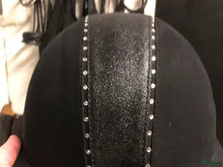 Hjälmar ryttarutrustning till salu: Perfekt ridskole hjälm! i Vreta Kloster - Annons 5