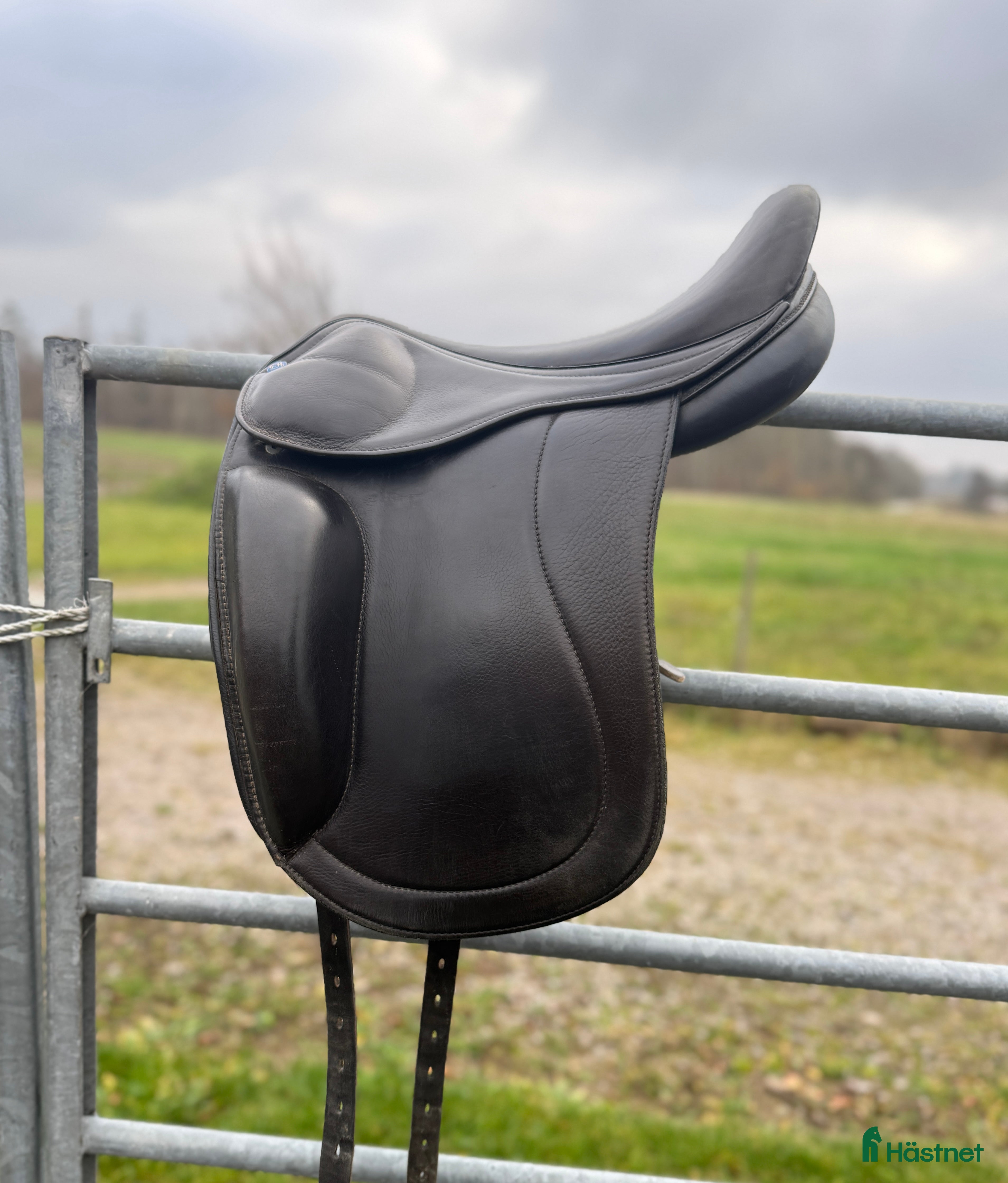 Sadlar hästutrustning till salu: HR Saga 17 tum i Slöinge - Annons 1