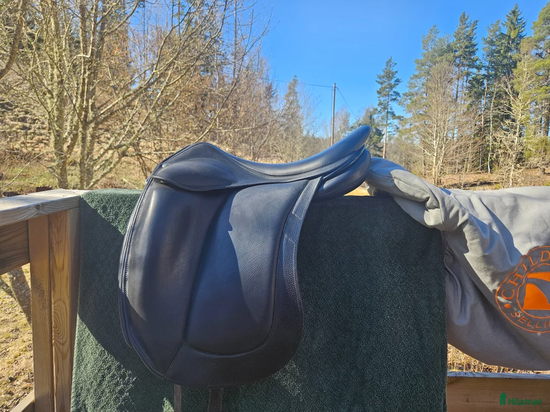 Sadlar hästutrustning till salu: Svart Childeric dressyrsadel - Annons 2