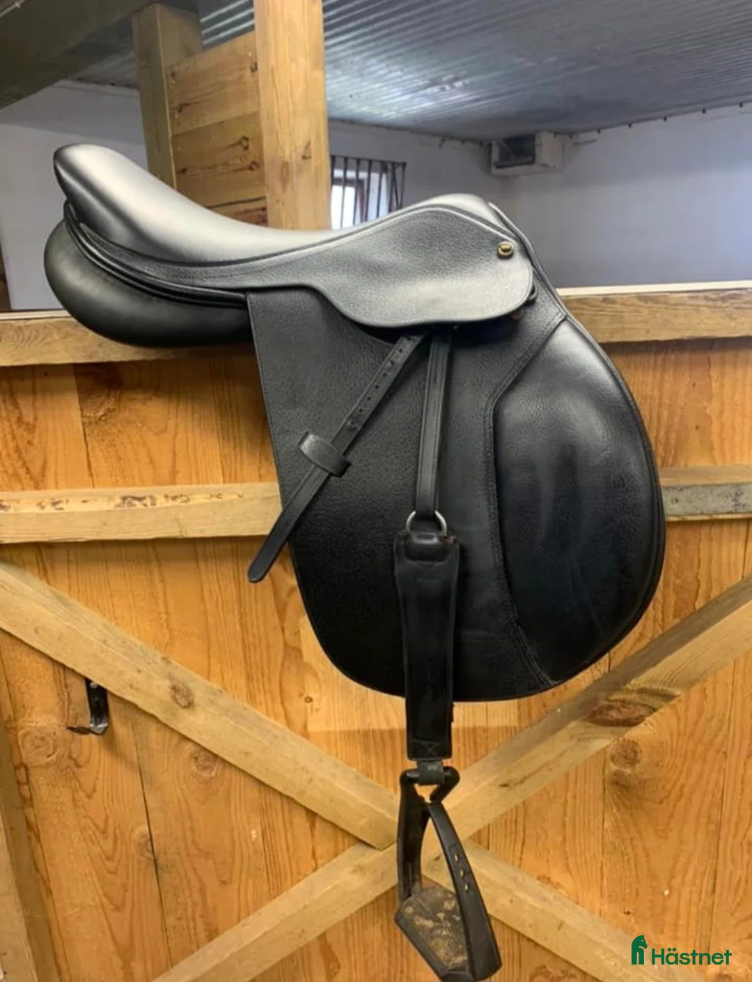 Sadlar hästutrustning till salu: Hoppsadel säljes i Växjö - Annons 1