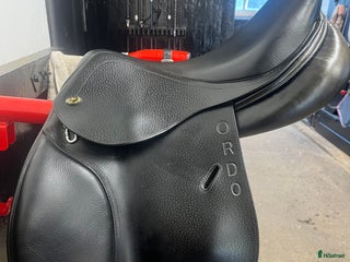 Sadlar hästutrustning till salu: Superfin Hoppsadel för de mindre ryttarna i Grödinge - Annons 1