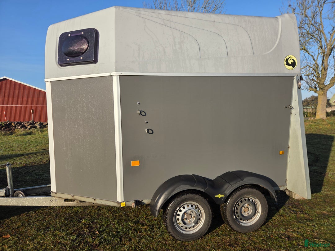 Hästtransporter  fordon & transport till salu: Humbaur spirit, nytt golv, nybesiktad, (b-kort) i Kalmar - Annons 2