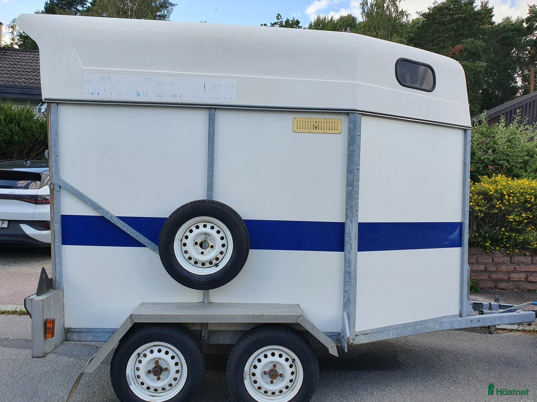 Hästtransporter  fordon & transport till salu: 2-axlat släp i mycket bra skick i Västerås - Annons 3
