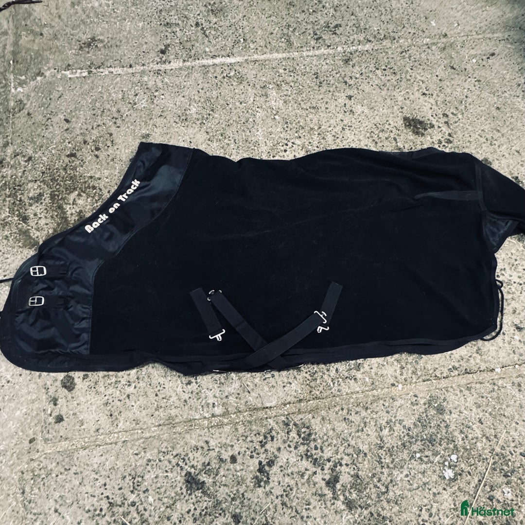 Täcken hästutrustning till salu: Back on Track supreme fleecetäcke i Undersåker - Annons 1