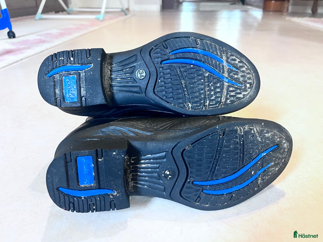 Ridstövlar ryttarutrustning till salu: Ridskor, äkta läder i Nygård - Annons 3