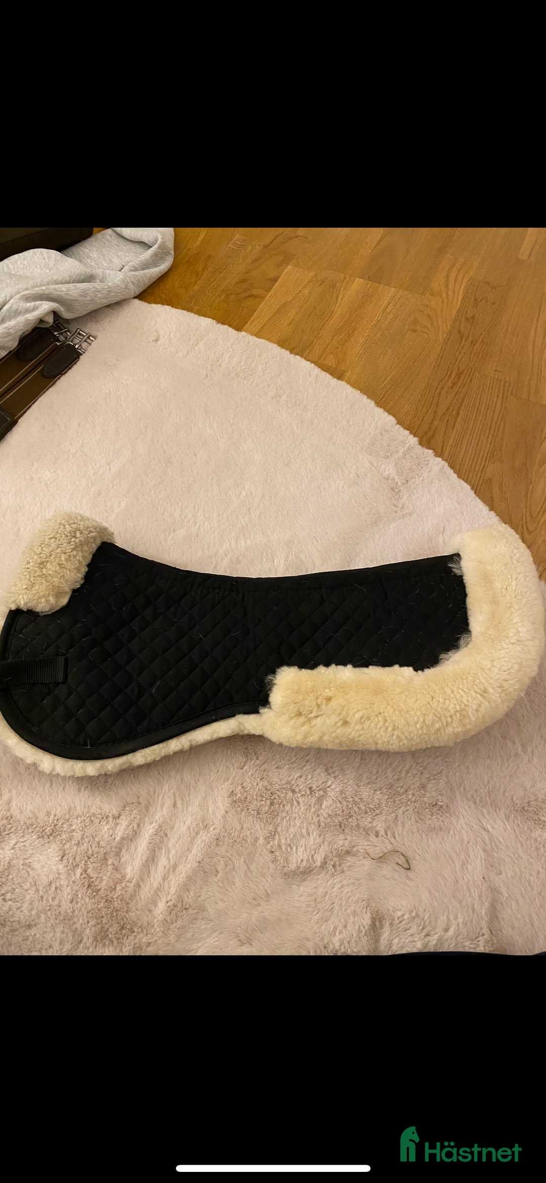 Sadeltillbehör hästutrustning till salu: Fårskinns padd i Göteborg - Annons 1