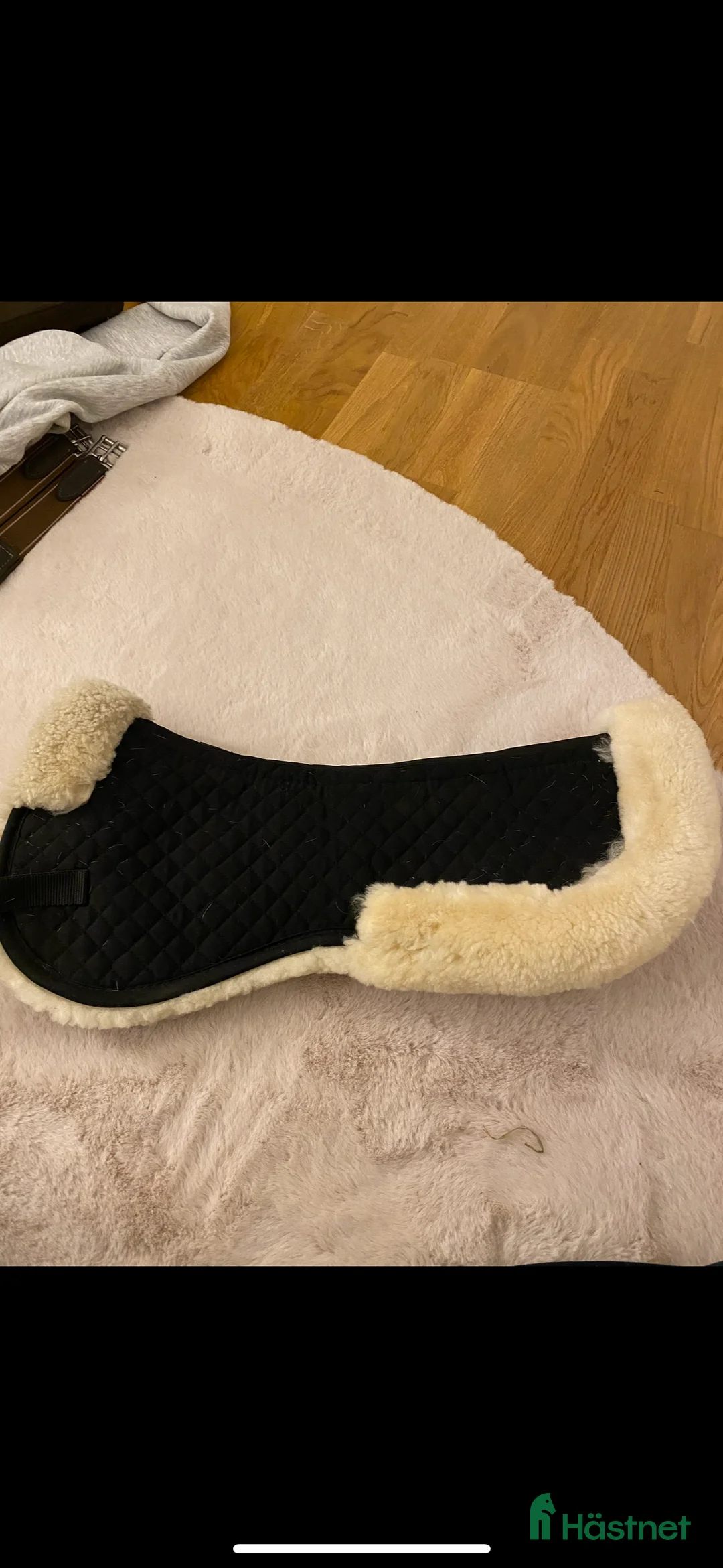 Sadeltillbehör hästutrustning till salu: Fårskinns padd i Göteborg - Annons 1