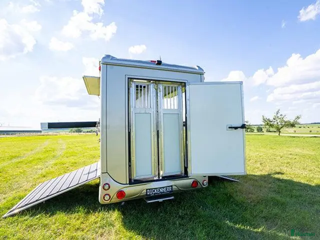 Hästtransporter fordon & transport till salu: Dickenherr Stuteri med 2 Ramper och sadelkammare - Annons 1
