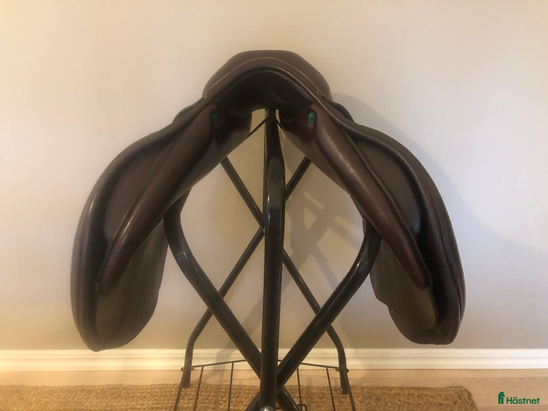 Sadlar hästutrustning till salu: Hoppsadel Equipe Expression Linnea i Veberöd - Annons 3