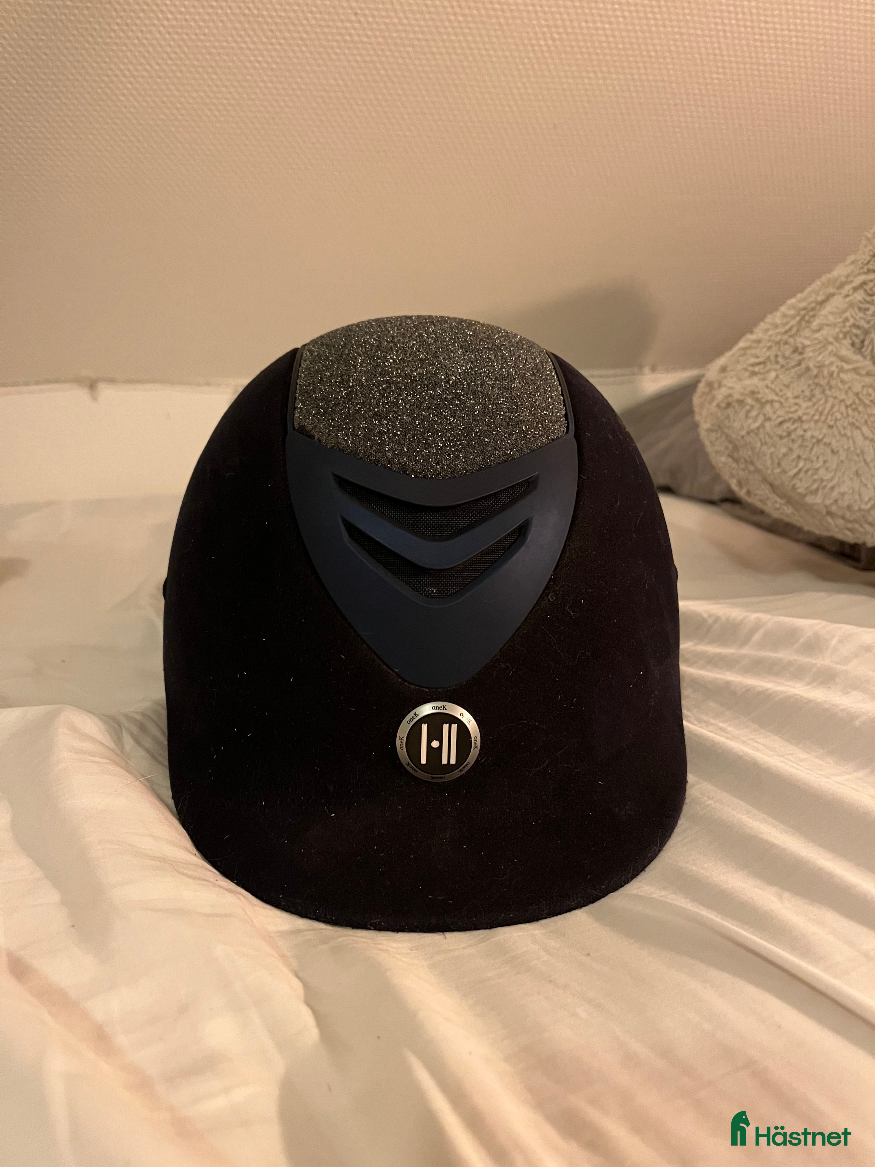 Hjälmar ryttarutrustning till salu: OneK defender i Torna-hällestad - Annons 4