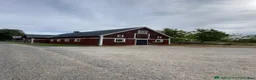  stallplats finnes: Stallplats och sommarbete Lindormsnäs gård i Bro - Annons 1