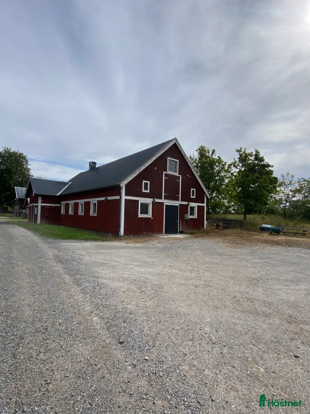  stallplats finnes: Stallplats och sommarbete Lindormsnäs gård i Bro - Annons 1
