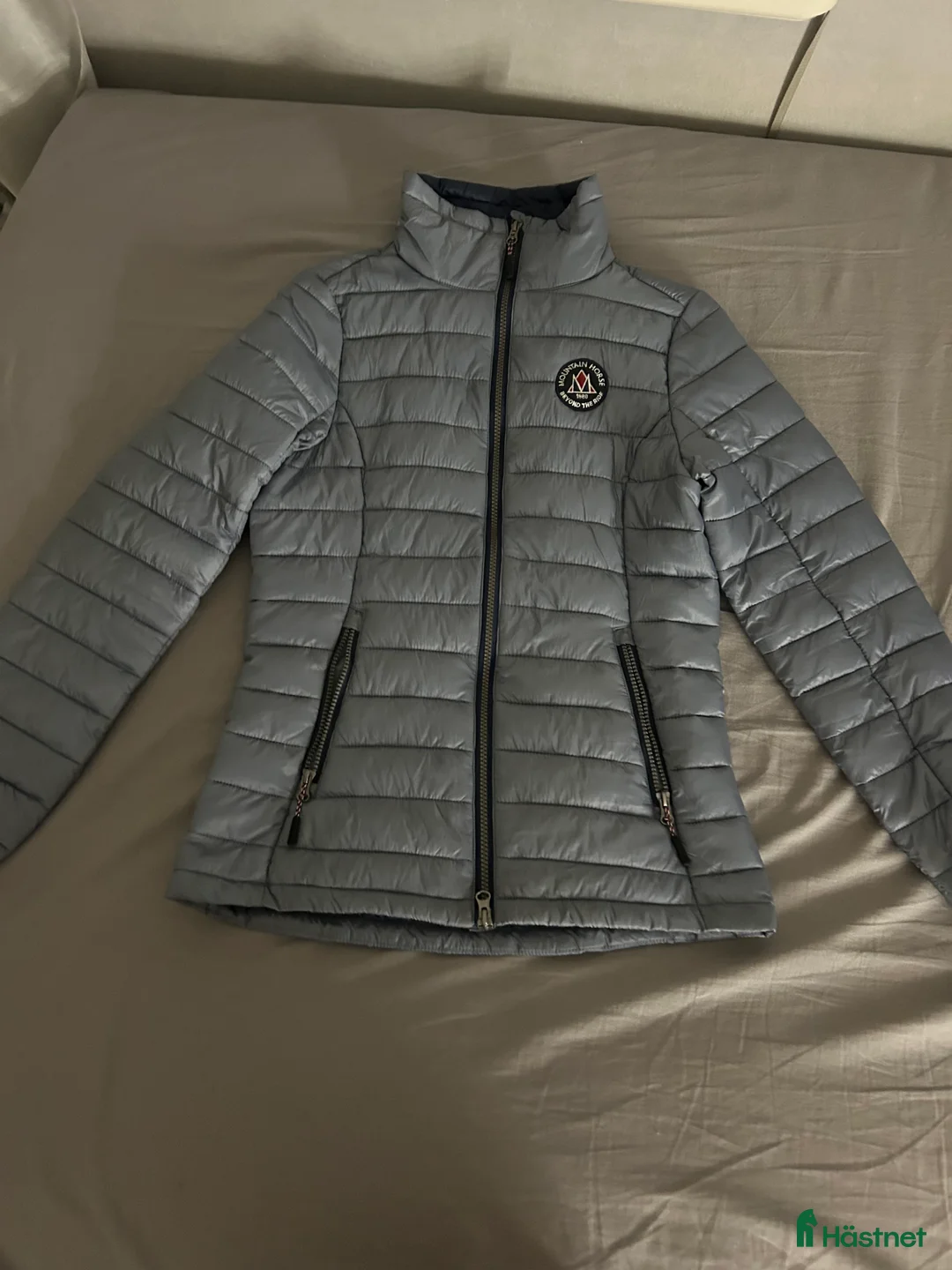 Jackor & Kavajer ryttarutrustning till salu: Oanvänd Mountain horse jacka! i Varberg - Annons 1