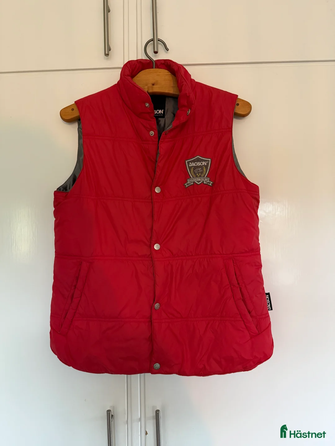 Jackor & Kavajer ryttarutrustning till salu: Jacson lättfodrad väst stl L i Kungsängen - Annons 1
