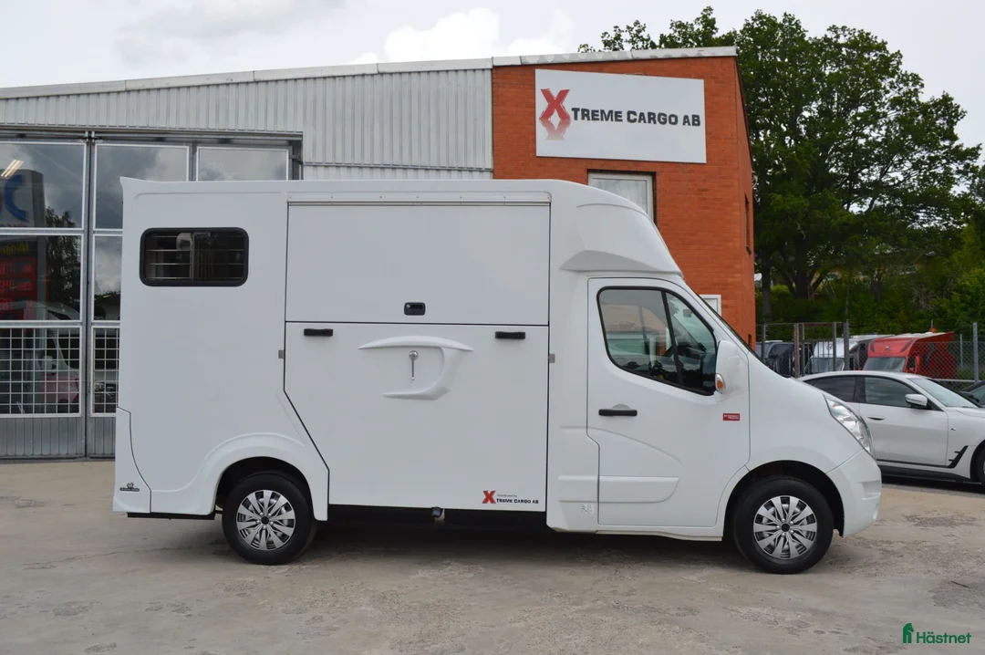 Hästlastbilar  fordon & transport till salu: Ameline 2016 3-sits, Automat  Endast 6078 mil - Annons 1