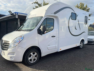 Hästlastbilar fordon & transport till salu: Nuyts Hästlastbil 5 säten V-galler Låga mil! i Köping - Annons 1