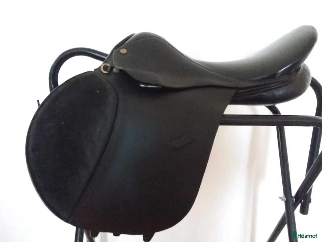 Sadlar hästutrustning till salu: Ruiz Diaz skön ponny sadel i Burseryd - Annons 3