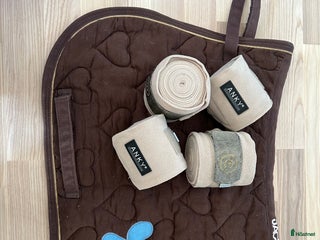 Schabrak & Vojlockar hästutrustning till salu: Ponny schabrak med 4 olika färger oanvända lindor i Vellinge - Annons 10