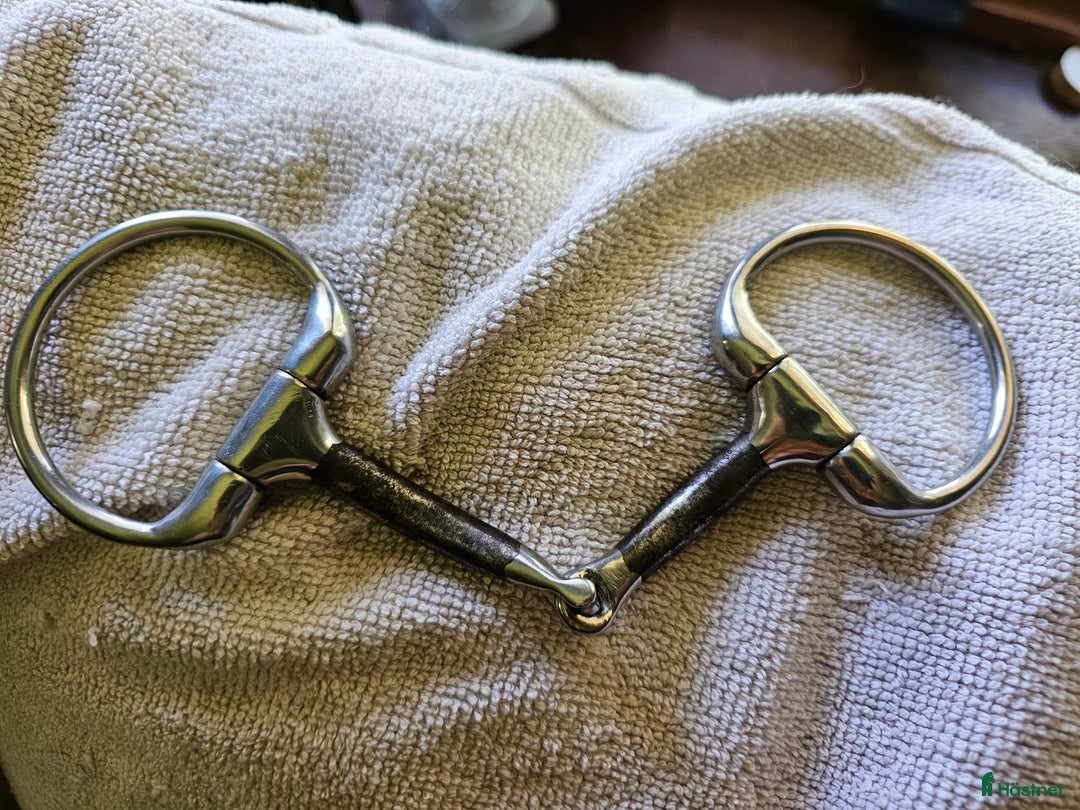 Bett hästutrustning till salu: Bomber eggbett lockup 11 i Söråker - Annons 3