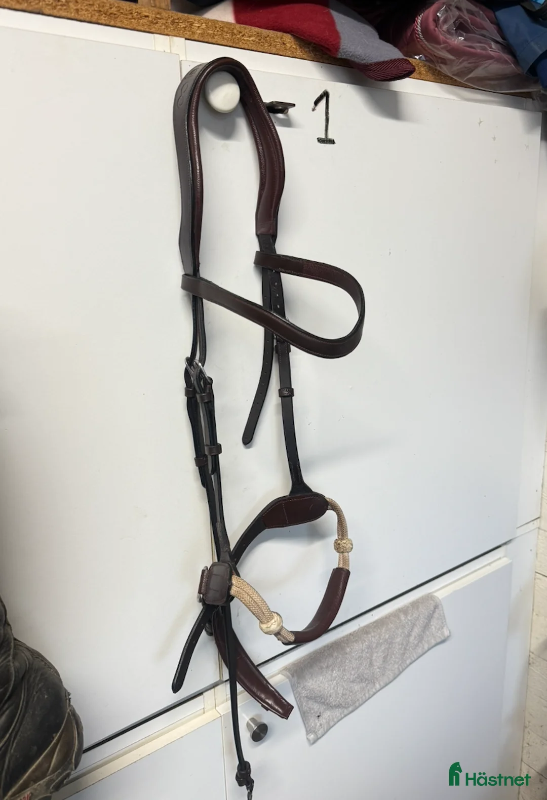 Träns hästutrustning till salu: Bettlöst Dyon La Cense träns, brun - nyskick i Trollhättan - Annons 1