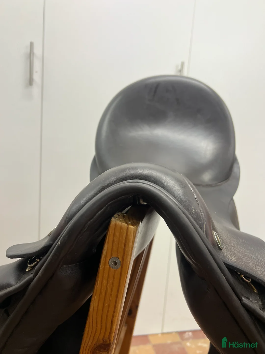 Sadlar hästutrustning till salu: Spalding dressyrsadel mörkbrun i Påarp - Annons 6