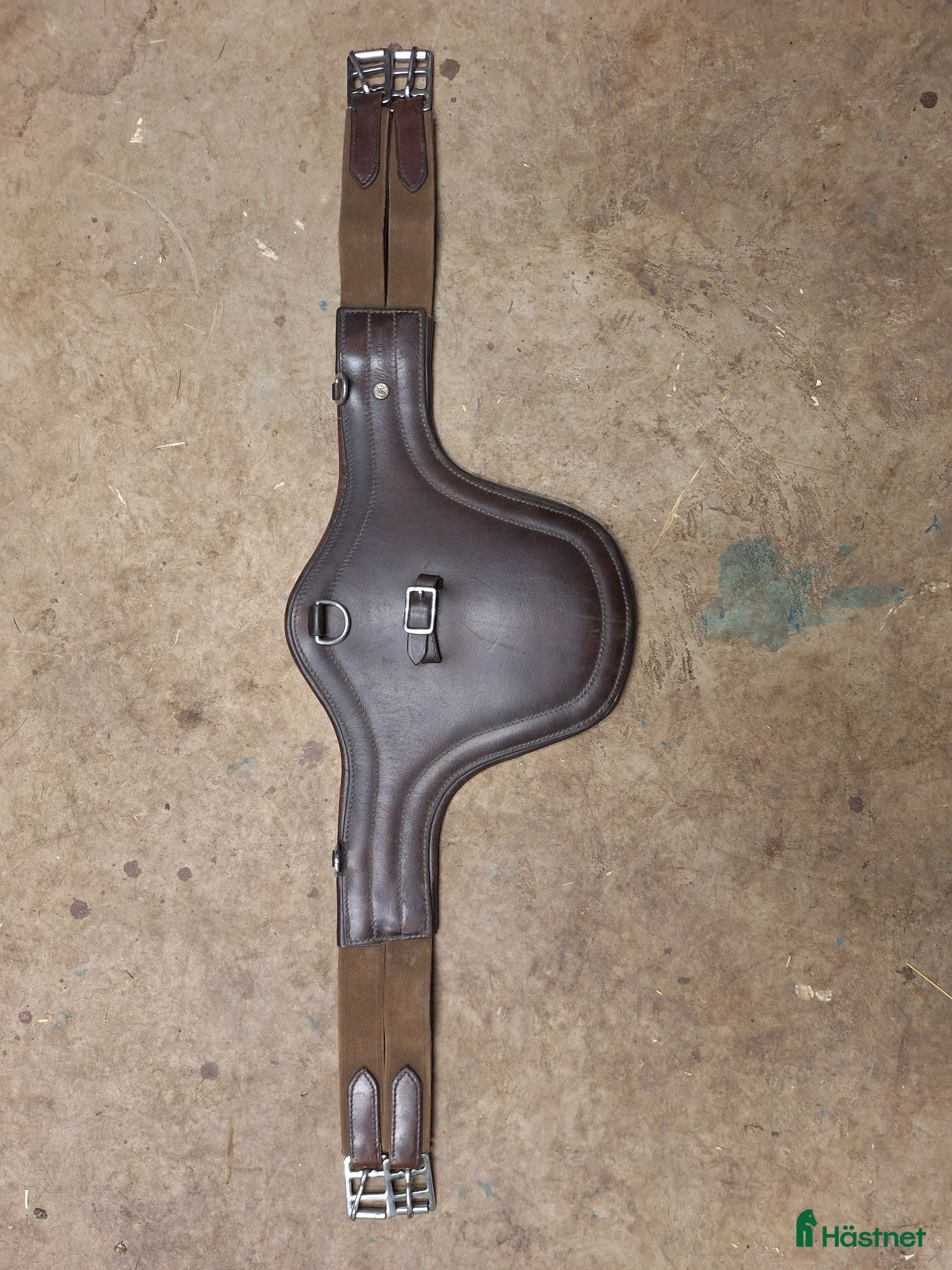 Sadeltillbehör hästutrustning Brun Claridge House hoppgjord med magplatta 95cm - Annons 1