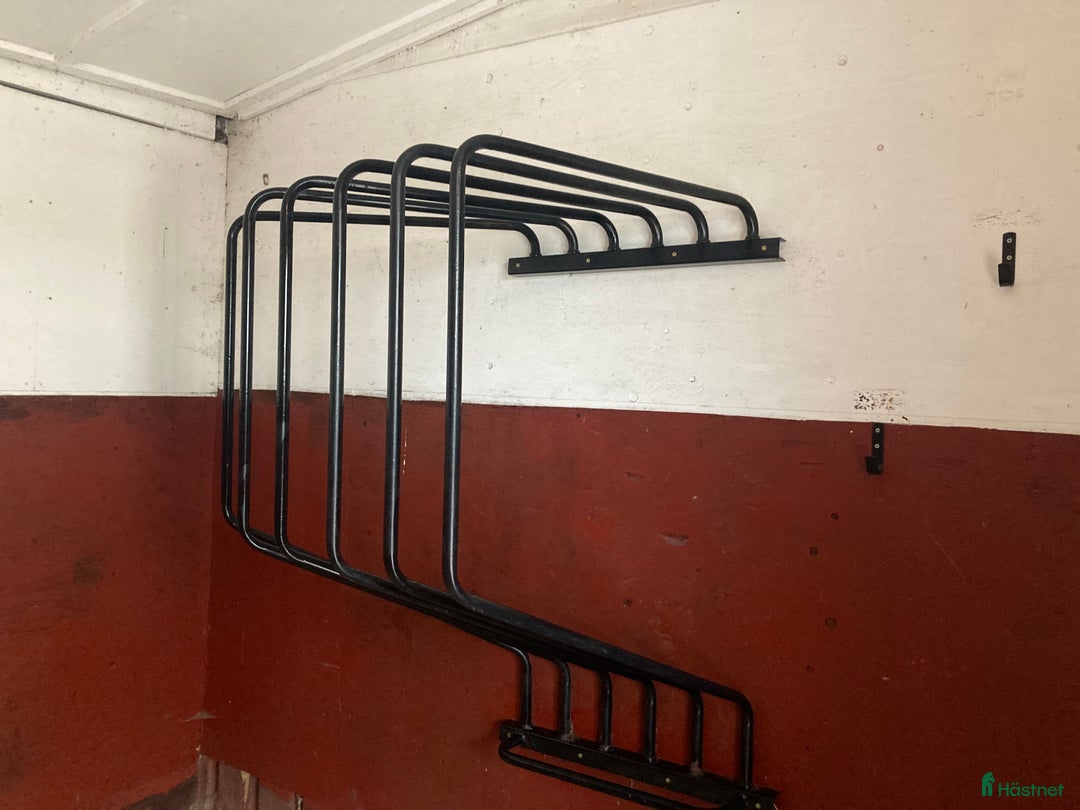 Stallinredning, stängsel & gård övrig utrustning till salu: Täckeshängare Kellfri i Sigtuna - Annons 1