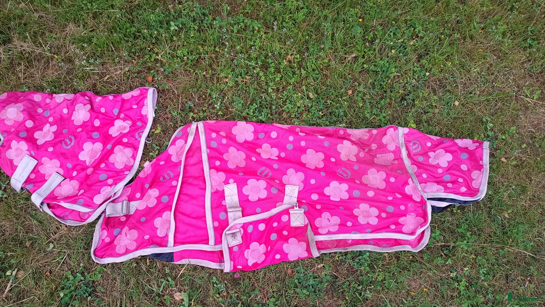 Täcken hästutrustning till salu: Flugtäcke 85 cm löstagbar hals - Imperial riding  i Lillpite - Annons 1