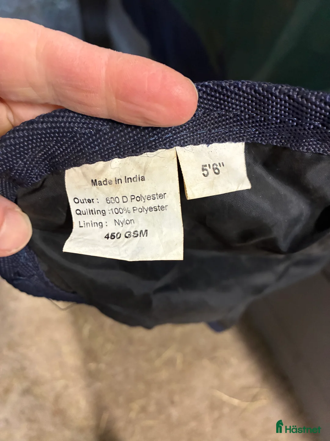 Täcken hästutrustning till salu: Fint 450g täcke med hals i Hindås - Annons 2