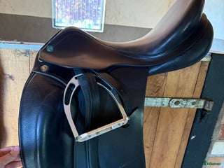 Sadlar hästutrustning till salu: Prestige Roma 17” i Kalmar - Annons 1